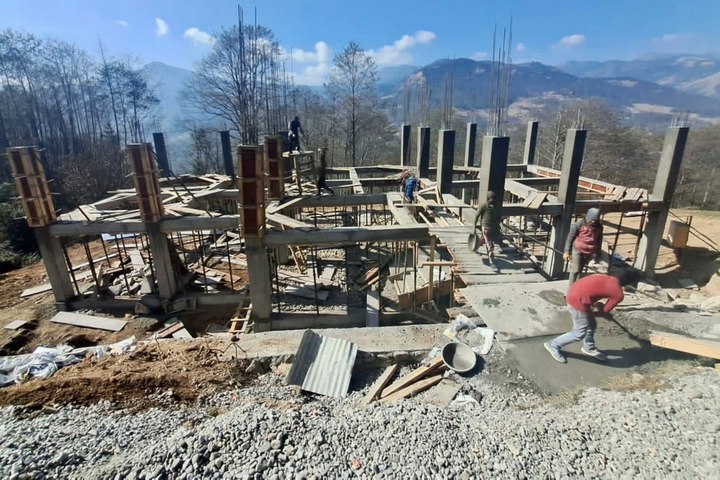 Le terrain sur lequel le futur orphelinat est construit appartient à la ville de Salleri à l’est du Népal.